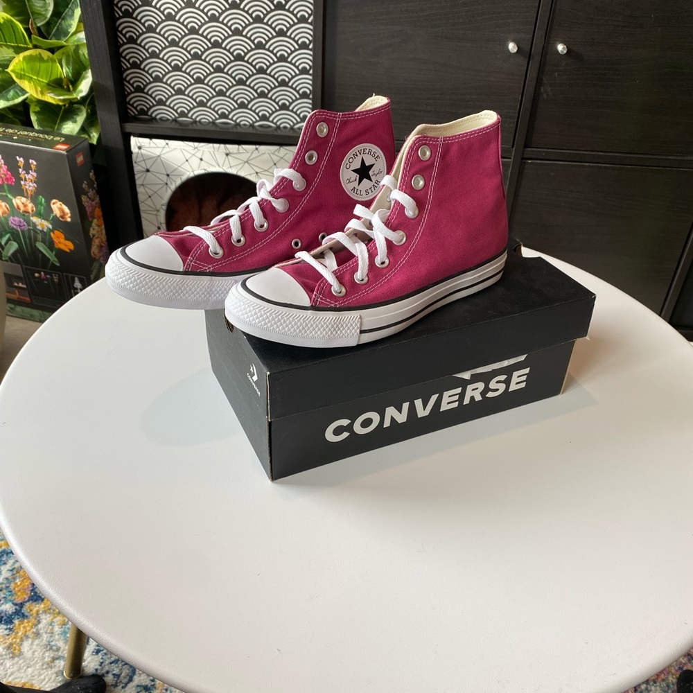 💥FLASH SALE💥 BRAND NEW IN BOX Converse High Top